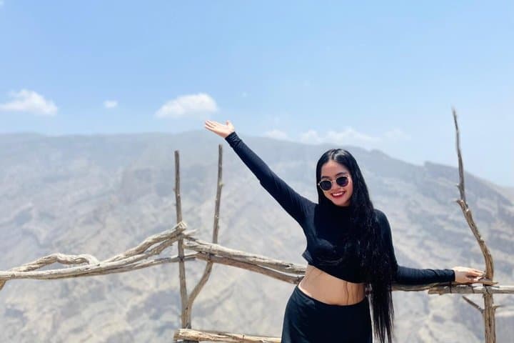 Private Full Day Guided Balcony Walk Hiking to Jebel Shams