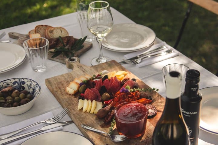 Premium Vineyard Tour & Tasting
