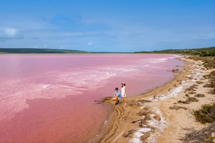 Perth 2-Day Tour: Pinnacles, Pink Lake & Stargazing (Tue, Thu)