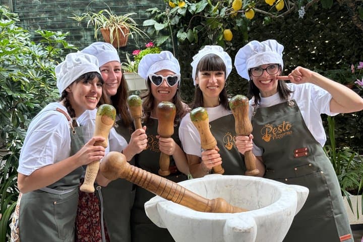 Mortar pesto lesson with World Champion and local Menu