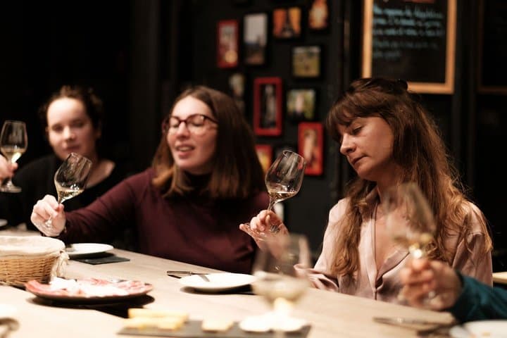 Wine and cheese tasting in Bastille
