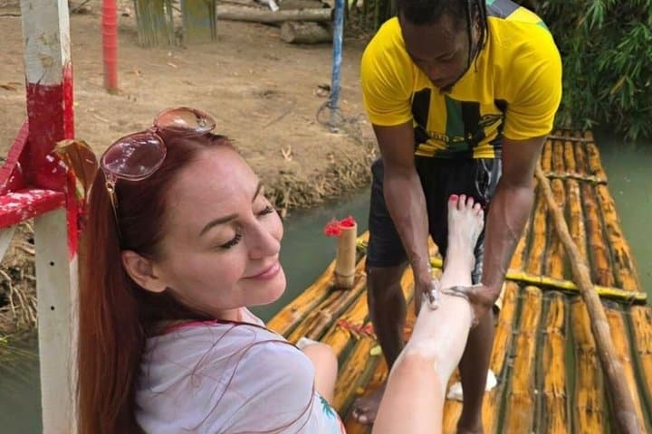 Customized Bamboo Rafting Limestone Massage with Coconut Water