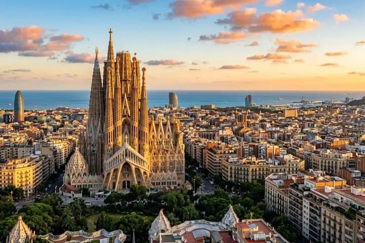 Barcelona in 1 Day: Sagrada Familia, Park Guell,Old Town & Pickup