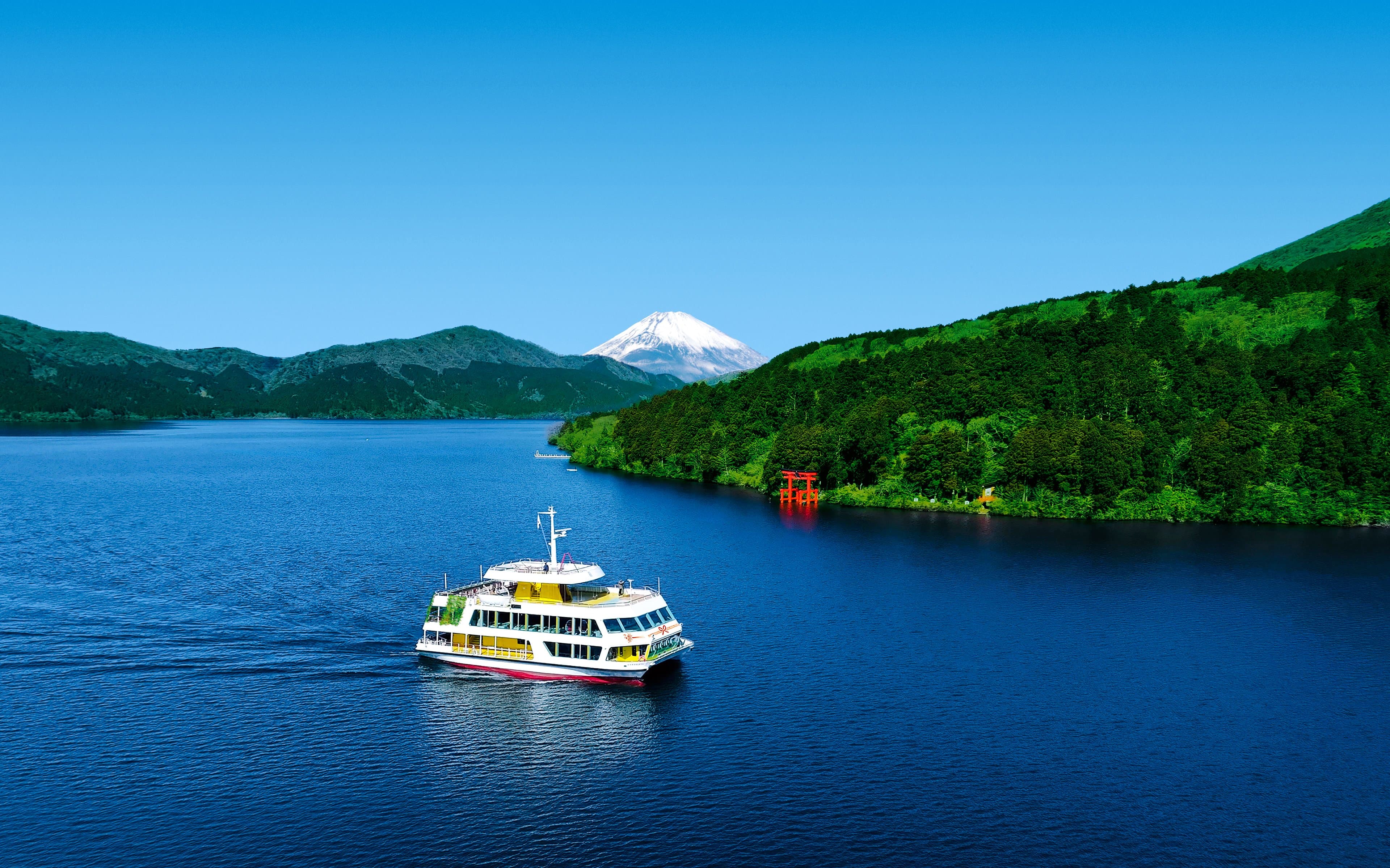 Hakone Lake Ashi Sightseeing Cruise