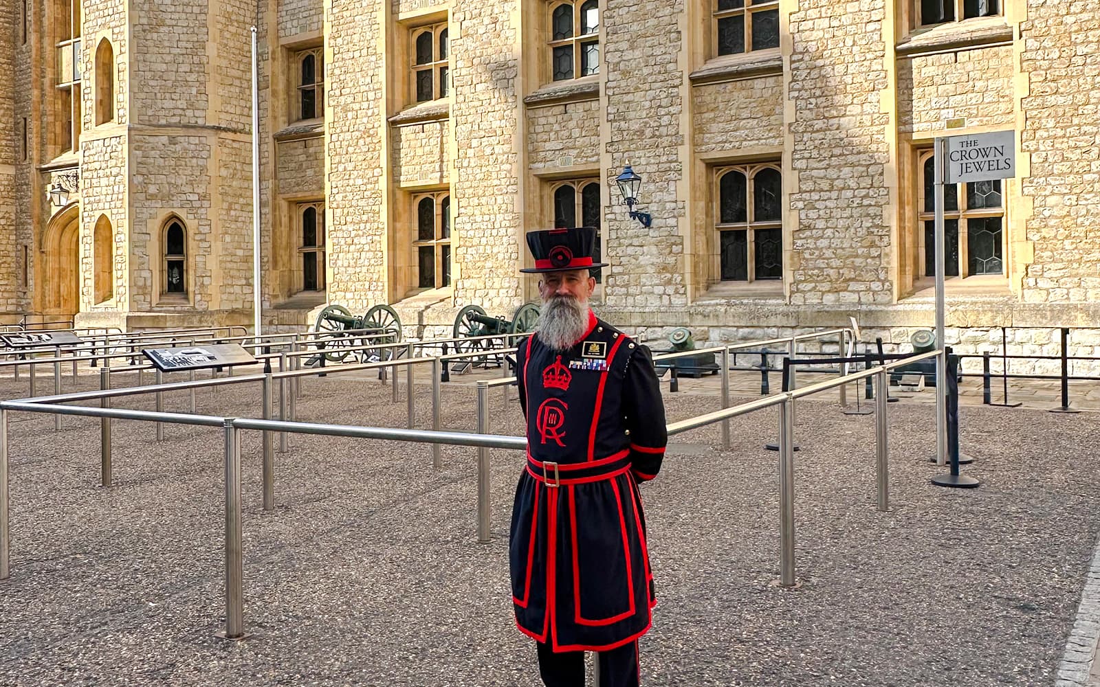 Tower of London Tickets with Access to the Crown Jewels and Beefeater Meet & Greet