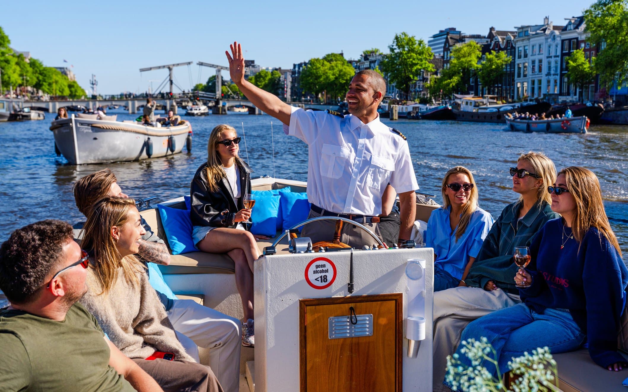 Amsterdam: 1-Hour Open Boat Canal Cruise with Onboard Bar