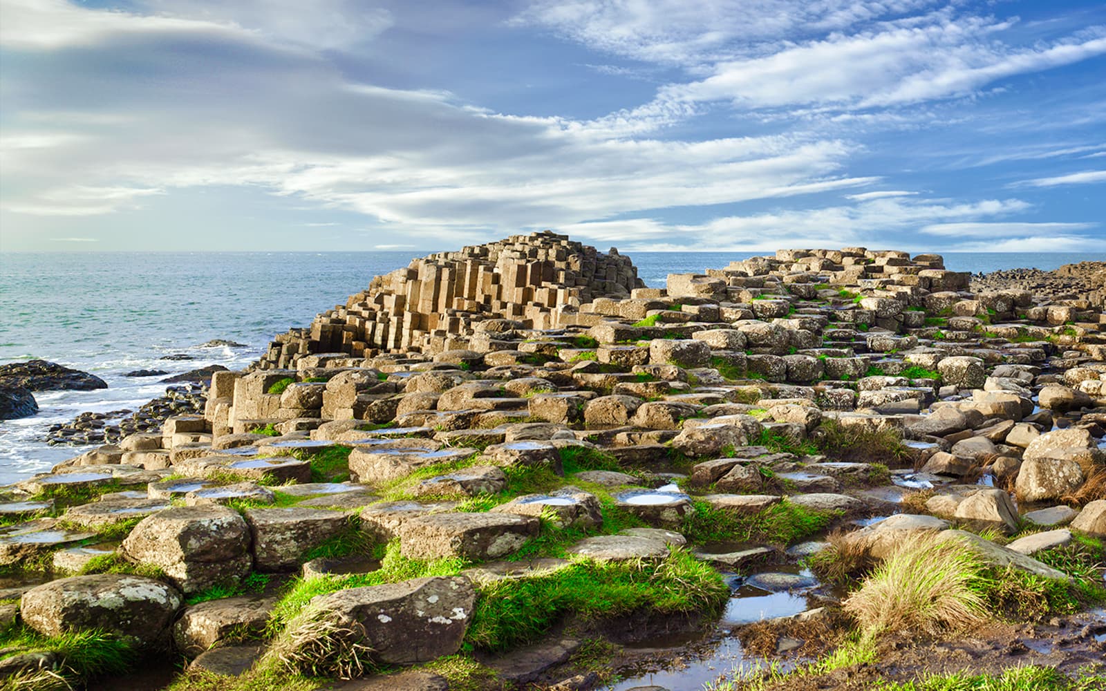 From Belfast: Giant’s Causeway and Titanic Experience Full-Day Tour