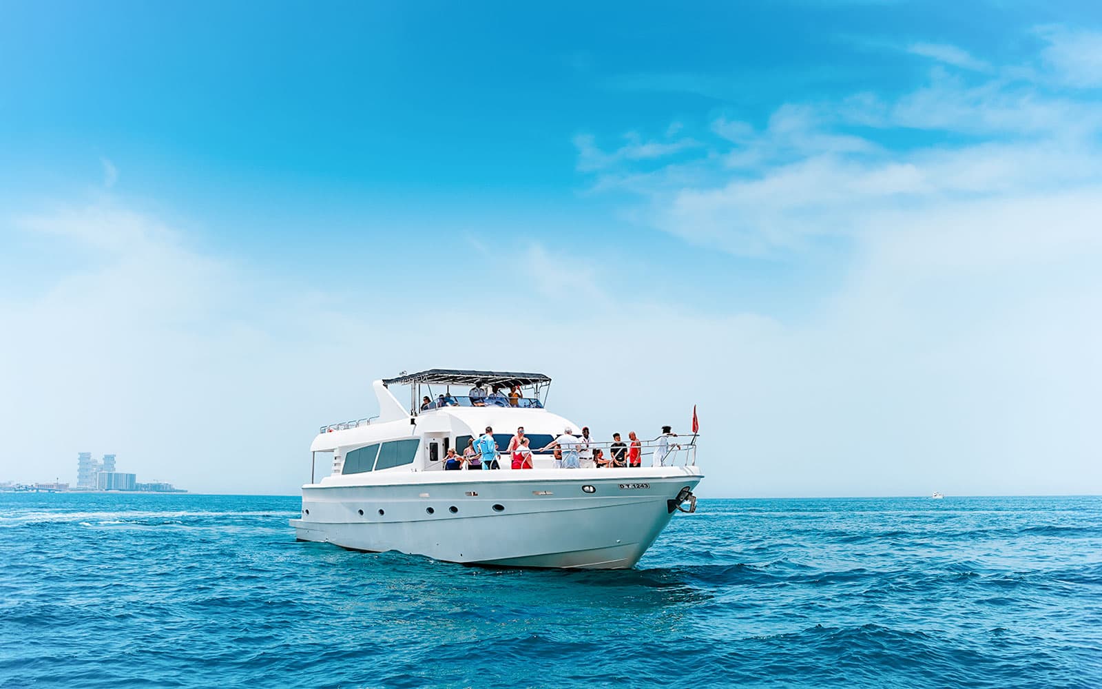 From Dubai Marina: 1-Hour Sightseeing Yacht Cruise with Panoramic Views