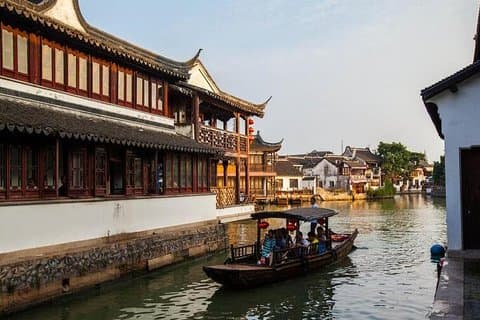 Privat tur til Zhujiajiao Water Town og Jade Buddha Temple i Shanghai