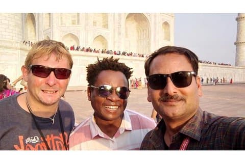 Avail No shopping Taj Mahal guia turístico em vários idiomas