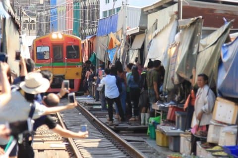 Maeklong Railway Market, Tha Ka & Amphawa drijvende markt
