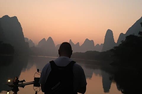 Halvdag Xingping fotografisk soloppgang med fiskeren