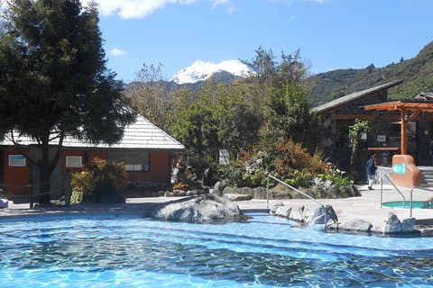 Tour privado a las aguas termales de Papallacta con visita opcional a la plantación de rosas