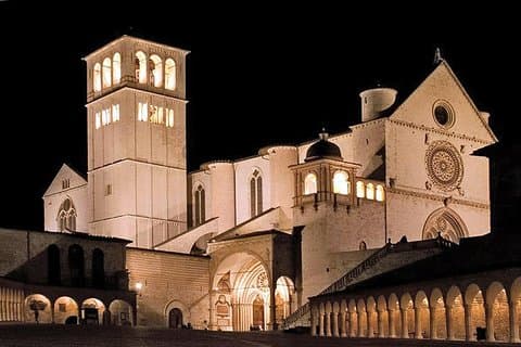Assisi, Deruta & organic gourmet lunch at the olive oil farmhouse from SIENA