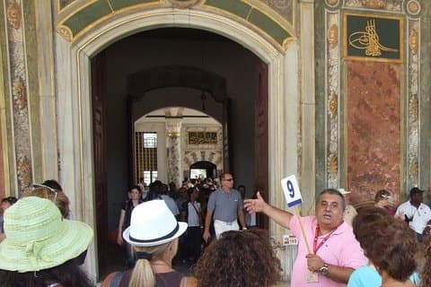 Guía de turismo con licencia privada