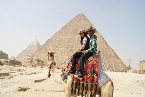 Cairo Layover-tur til Giza Pyramids Egyptian Museum, Bazaar Sound & Light Show