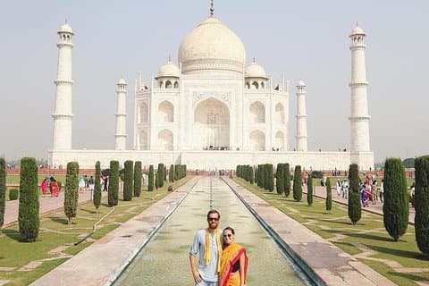 Skip The Line Taj Mahal og Agra Tour med AC bil fra Agra