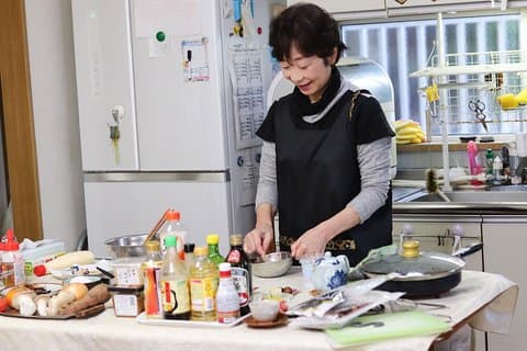 Private Home-Style Cooking Class in Osaka with Local Mom Yoshiko