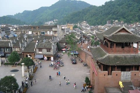 Private Day Tour: Tujia Ethnic Ancient Village of Shiyanping van Zhangjiajie