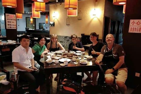 Sichuan Hotpot-diner plus Veranderende Gezichtsshow