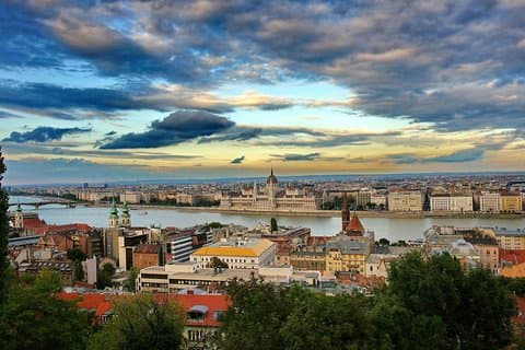 Private Stadtrundfahrt in Budapest mit einem komfortablen, klimatisierten Fahrzeug