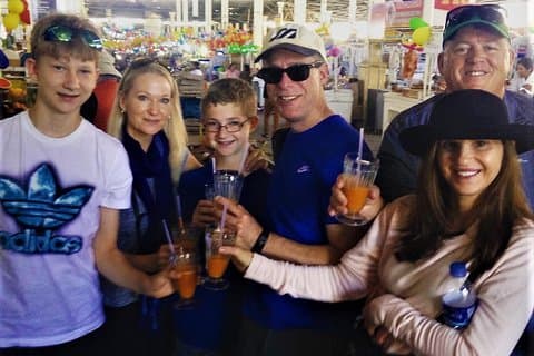 Neugieriger Affe Cusco - Markt und Straßen, gehende Nahrungsmitteltour