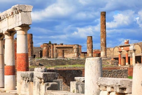 Pompeii: 2H Family friendly Tour with an Archeologist Guide