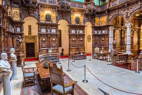 Dagtrip met kleine groep naar Dracula's Castle, Brasov en Peles Castle