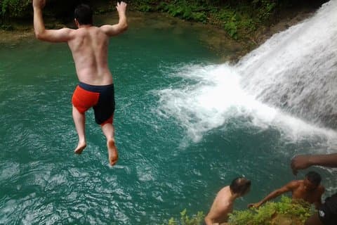Blue Hole, Dunn's River Falls Leuchtende Lagune Ausflug von Montego Bay
