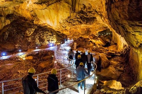 Fra Sarajevo: Besøg Bijambare Cave og Spring of River Bosnia