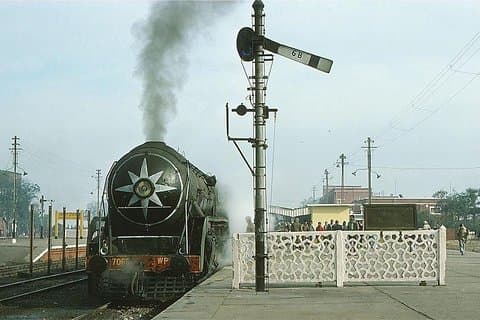 Dampmotorer og jernbanemuseum I Rewari Fra Delhi Med Lunsj