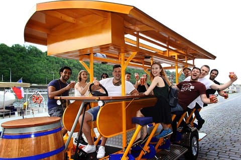 Praga: bicicleta de cerveza de 1,5 horas con cerveza checa ilimitada