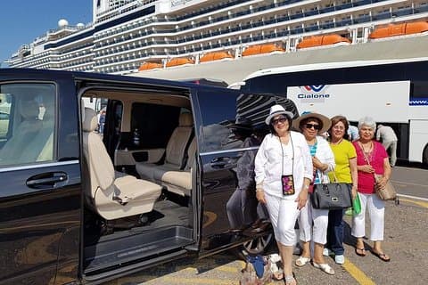 Privater Transfer : Rom zum Hafen von Civitavecchia mit dem Luxusfahrzeug