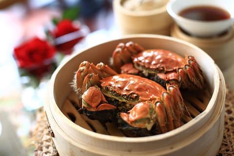 Yangcheng Lake Hairy Crab Gourmet Tour with Zhouzhuang or Tongli Visit from Shanghai