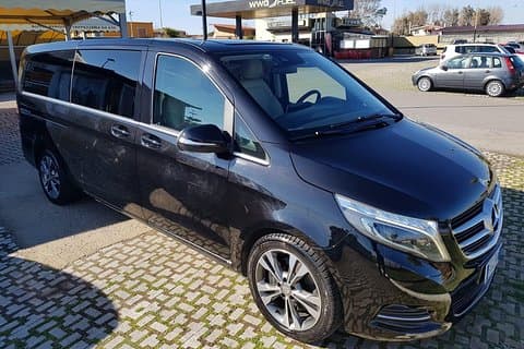 Privater Flughafentransfer Fiumicino nach Rom : Luxus Chauffeur Van