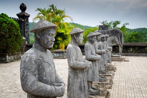 Liten gruppe Hue City Tour fra Chan May eller Tien Sa havn