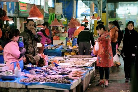 4-Hour Private Shanghai Old and New Market Tour