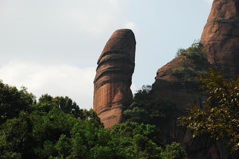 Excursión de 2 días a la montaña privada de Danxia y el monasterio de Nanhua desde Guangzhou en tren bala