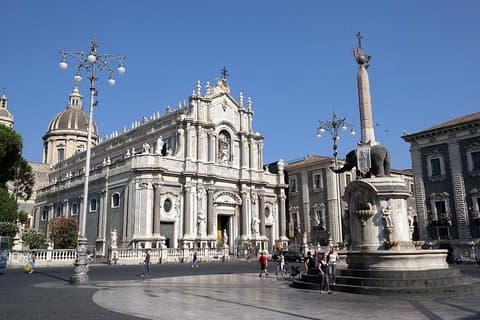 Catania Private Wanderung mit "Arancino und Cannolo" Verkostung
