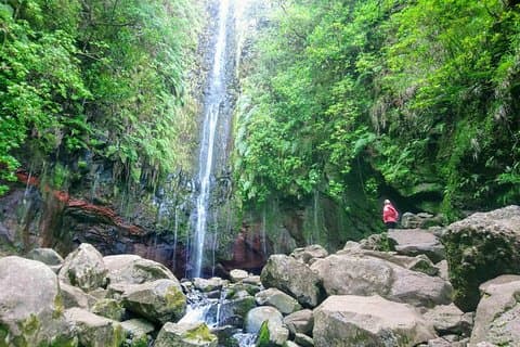 Levada & Waterfalls Hike 25 Fuentes, Rabaçal, Risco más Caminata desafiante