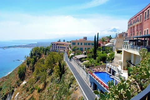 From Syracuse: Private Taormina and Castelmola tour with lunch