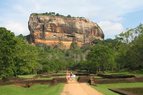 Sigiriya Rock en Dambulla-grottempels vanuit Negombo (all-inclusive dagtour)