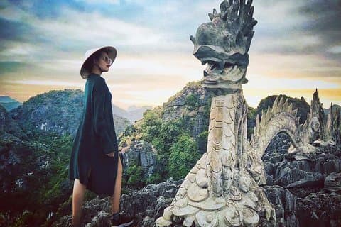 Ninh Binh 1 Day Trip With Mua Cave and Dragon Mountain Hiking