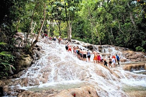 Dunn's River Falls en Ocho Rios Shopping Tour vanuit Runaway Bay