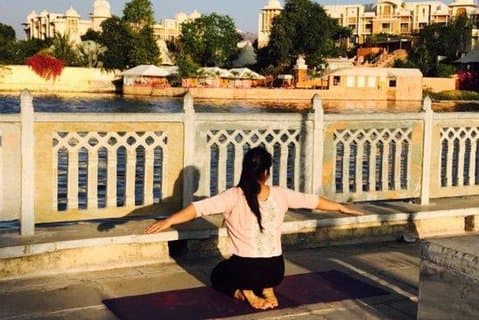 Yoga mattutina o serale con vista sul lago Pichola, Udaipur