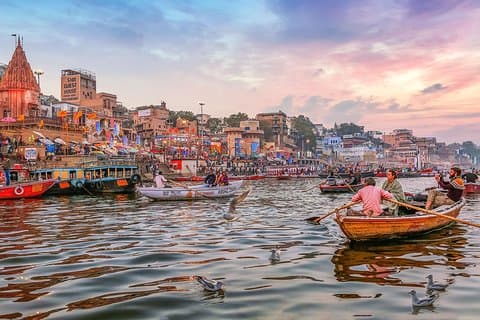 Varanasi båttur og antikke templer dagstur med frokost