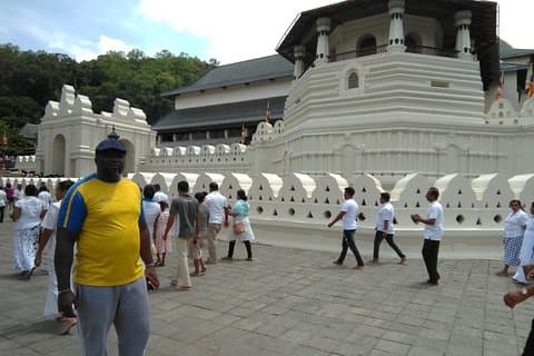 Privé all-inclusive dagtour Kandy, Pinnawala en je eigen geselecteerde attracties