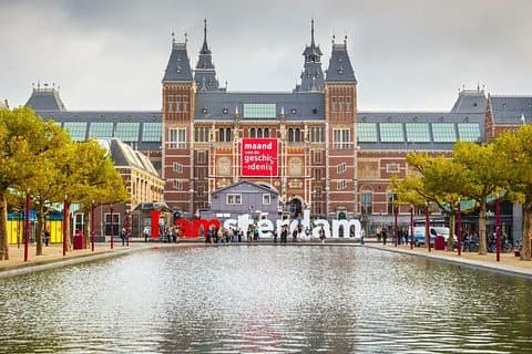 Private Tour: Traditionelle Stadtrundfahrt durch Holland und Amsterdam ab Brüssel