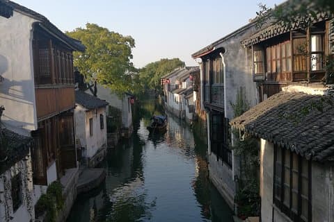 Tour di un giorno privato della città acquatica di Zhouzhuang da Shanghai con giro in barca