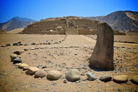 南北アメリカで最も古い文明であるCaralへの素晴らしい小旅行